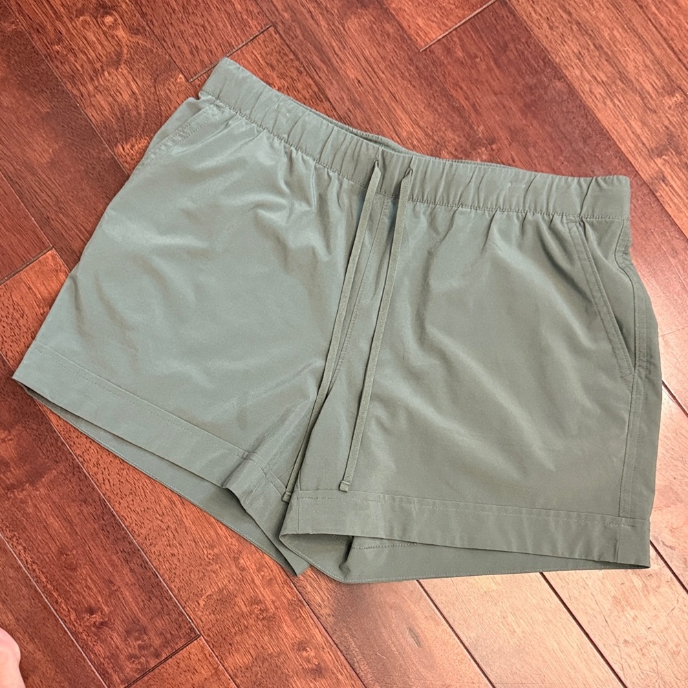 Athleta Olive Green 4 Pocket Athletic Casual Shorts M